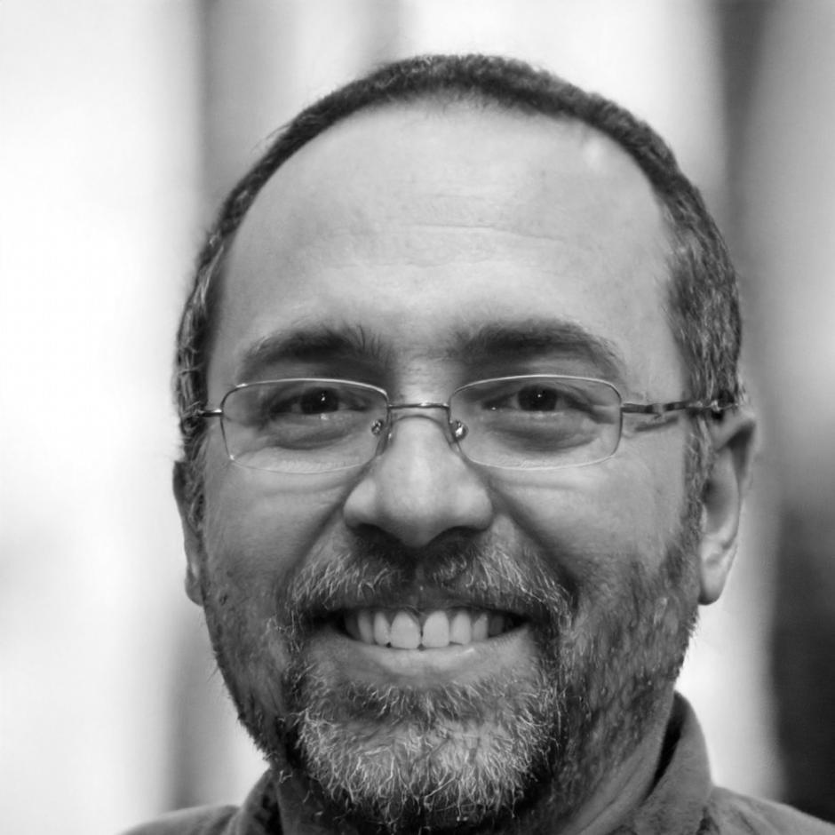 Retrato profesional de Carlos Mendoza